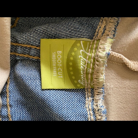 Old Navy maternity bootcut jeans - Picture 4 of 4
